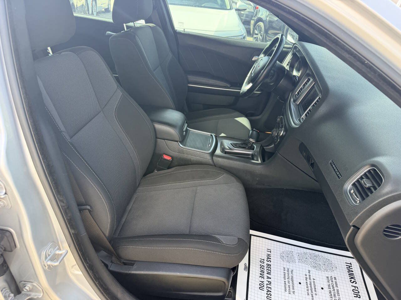 Used 2020 Dodge Charger SXT RWD image 19