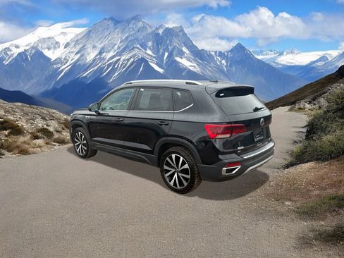 Used 2022 Volkswagen Taos SE image 3