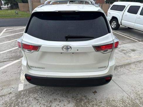 Used 2014 Toyota Highlander Limited Platinum AWD/4WD image 12