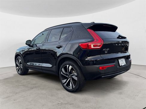 Certified 2024 Volvo XC40 B5 Plus w/ Climate Package image 3