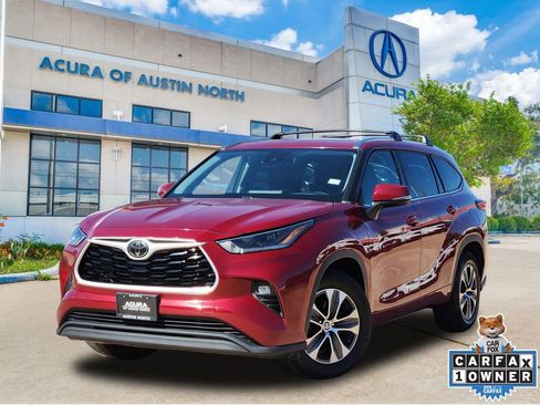 Used 2021 Toyota Highlander XLE FWD image 1