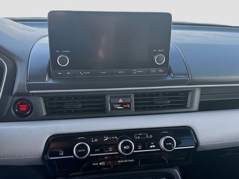 Used 2023 Honda Pilot LX image 12