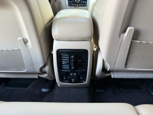 Used 2018 Jeep Grand Cherokee Limited image 30