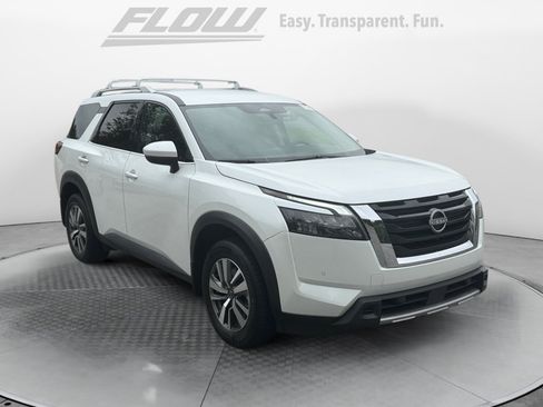 Certified 2025 Nissan Pathfinder SL FWD image 1
