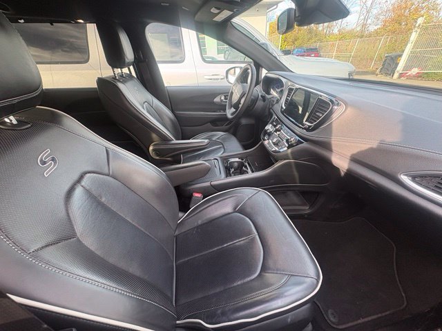Used 2025 Chrysler Pacifica Limited FWD image 18