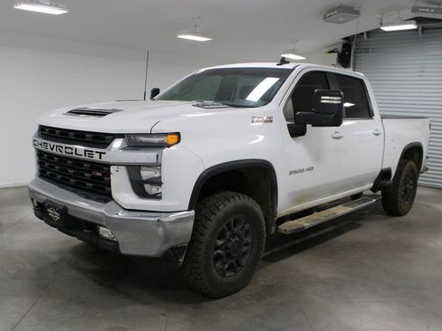 Used 2022 Chevrolet Silverado 2500 LT w/ Convenience Package image 4