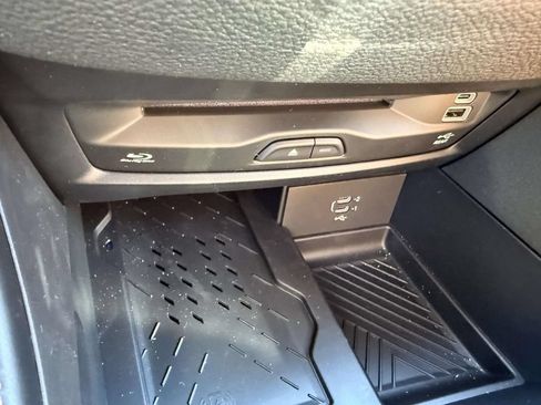 New 2026 Chrysler Pacifica Pinnacle FWD image 31
