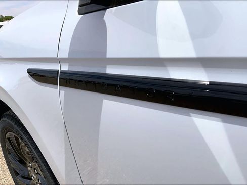 New 2026 Lincoln Navigator L Reserve w/ Jet Appearance Package AWD/4WD image 15