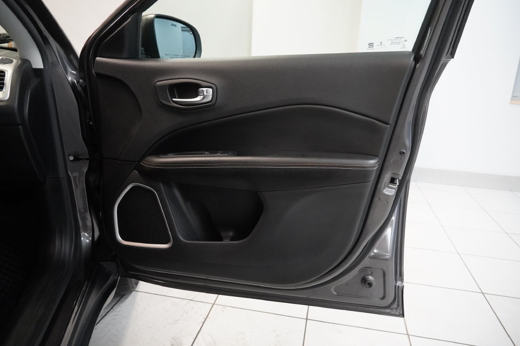 Used 2020 Jeep Compass Latitude w/ Cold Weather Group AWD/4WD image 23