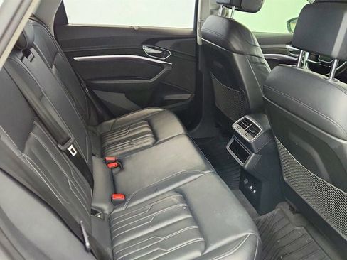 Used 2019 Audi e-tron Prestige w/ Prestige Package image 22