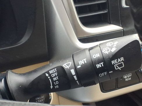 Used 2017 Toyota Highlander XLE image 18