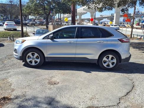 Used 2019 Ford Edge SE FWD image 4