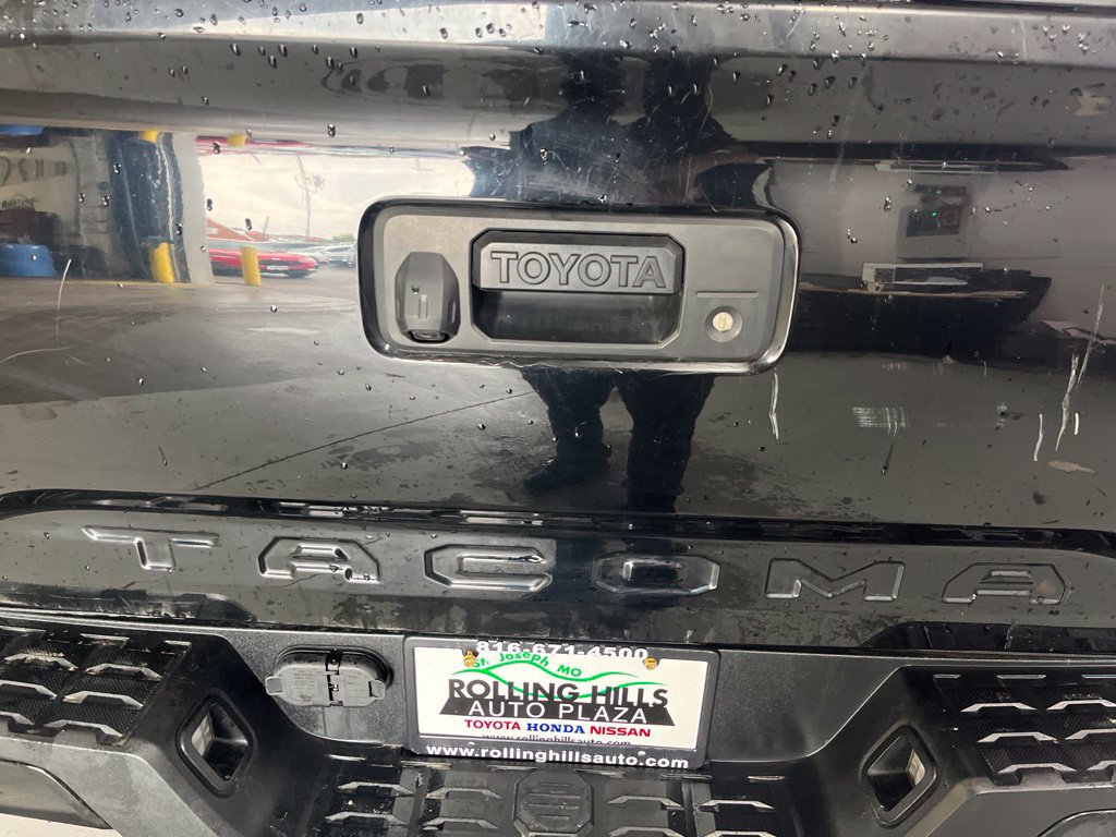 Used 2022 Toyota Tacoma SR5 w/ Trail Edition AWD/4WD image 46