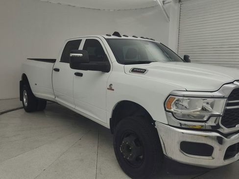 Used 2024 RAM 3500 Tradesman w/ Chrome Appearance Group image 32