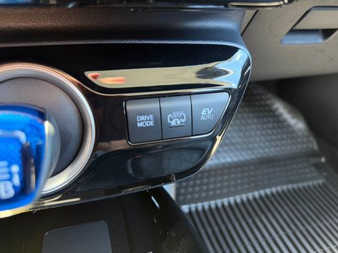 Used 2022 Toyota Prius Prime Limited FWD image 27