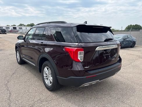 Used 2023 Ford Explorer XLT w/ Equipment Group 202A AWD/4WD image 5