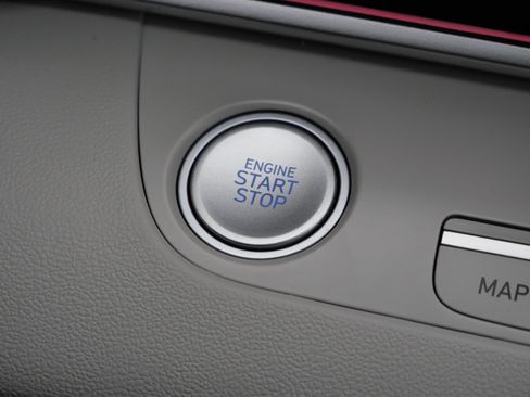 Certified 2025 Hyundai Elantra Limited image 28