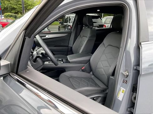 Used 2024 Volkswagen Atlas Cross Sport SE AWD/4WD image 6