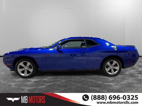 Used 2019 Dodge Challenger SXT image 8