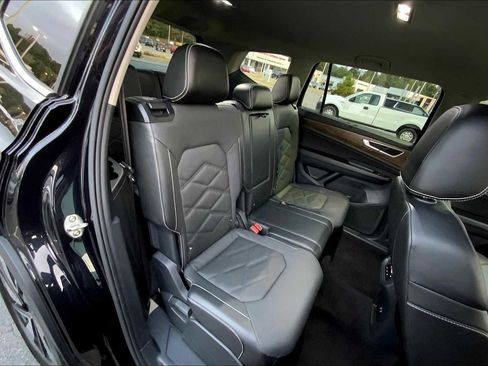 Used 2024 Volkswagen Atlas SE image 18