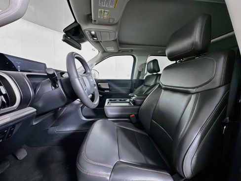 Used 2025 Ford Expedition Active AWD/4WD image 13