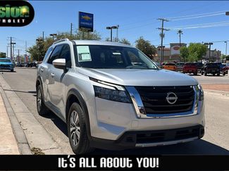 Used 2025 Nissan Pathfinder SL video 1