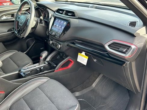 Certified 2022 Chevrolet TrailBlazer RS w/ Technology Package image 14