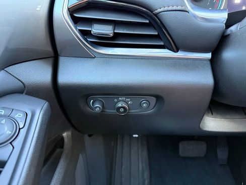 Used 2021 Chevrolet Traverse LT w/ LT Premium Package image 14