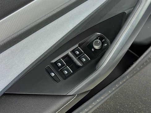 Used 2025 Volkswagen Jetta SE image 20