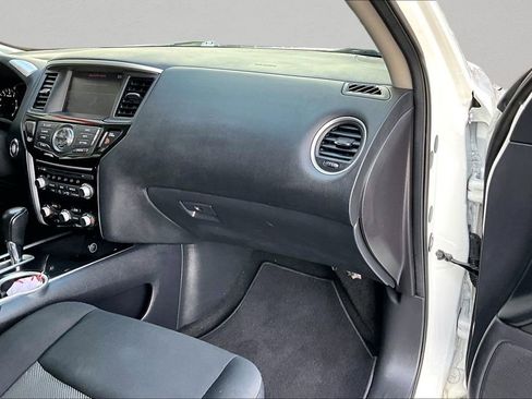 Used 2017 Nissan Pathfinder SV FWD image 27