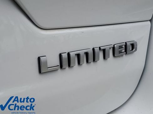 Used 2025 Jeep Grand Cherokee Limited RWD image 9