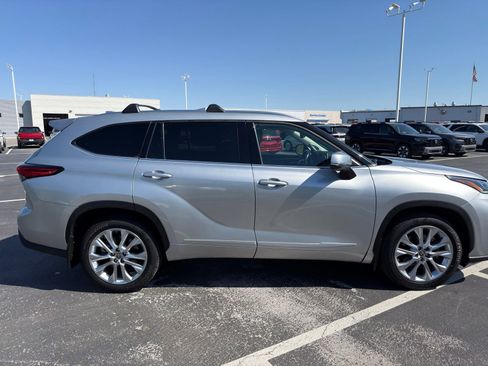 Used 2023 Toyota Highlander Limited AWD/4WD image 7