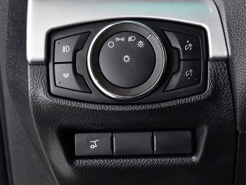 Used 2017 Ford Explorer XLT w/ Equipment Group 202A image 32