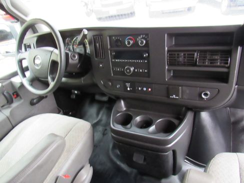 Used 2018 Chevrolet Express 2500 image 14