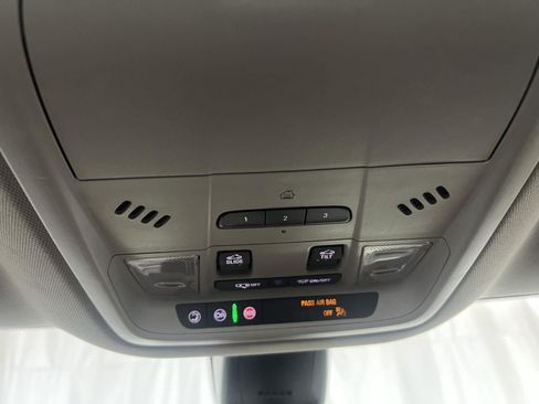 Used 2020 Buick Enclave Avenir w/ Avenir Technology Package AWD/4WD image 19