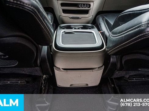 Used 2024 Chrysler Pacifica Select image 34