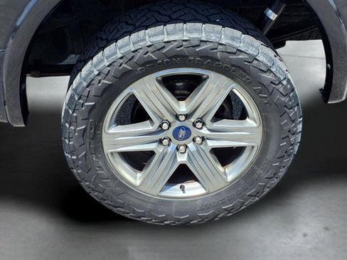 Used 2018 Ford F150 XLT w/ Equipment Group 302A Luxury AWD/4WD image 21