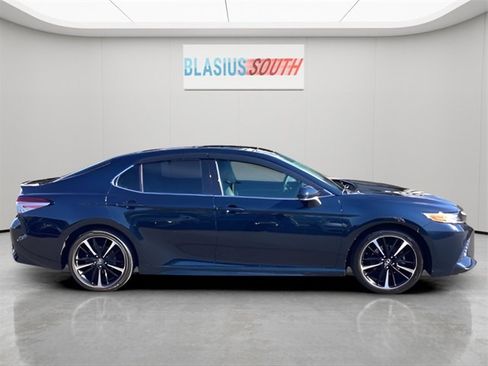 Used 2020 Toyota Camry XSE image 2