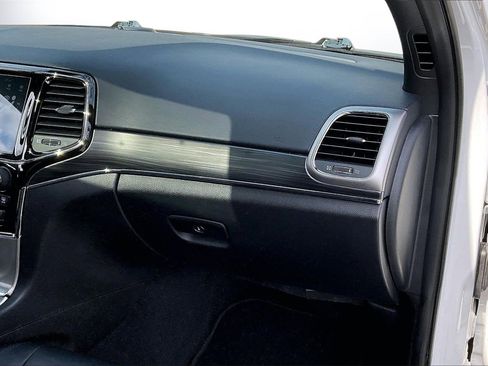 Certified 2022 Jeep Grand Cherokee Limited w/ Trailer Tow Group IV image 22