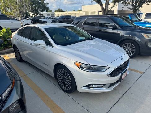 Used 2017 Ford Fusion Platinum FWD image 2