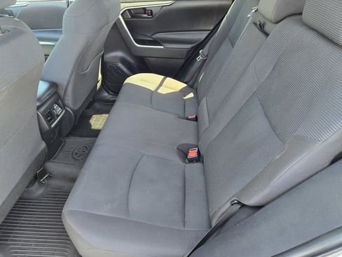 Used 2022 Toyota RAV4 LE FWD image 11