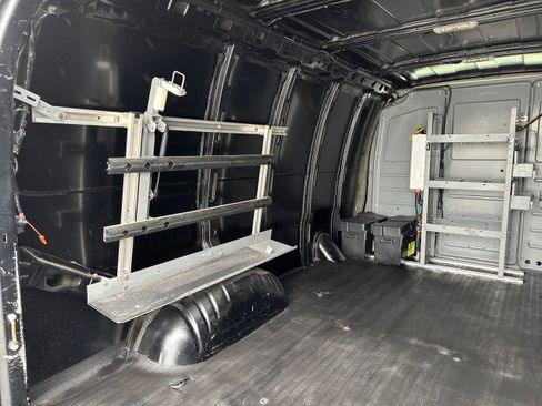 Used 2017 Chevrolet Express 2500 image 21