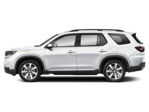 Used 2023 Honda Pilot Touring image 3