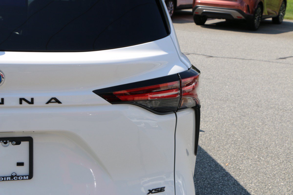 Used 2025 Toyota Sienna XSE AWD/4WD image 7