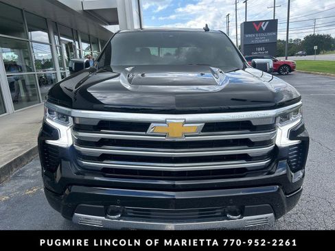 Used 2025 Chevrolet Silverado 1500 High Country AWD/4WD image 9