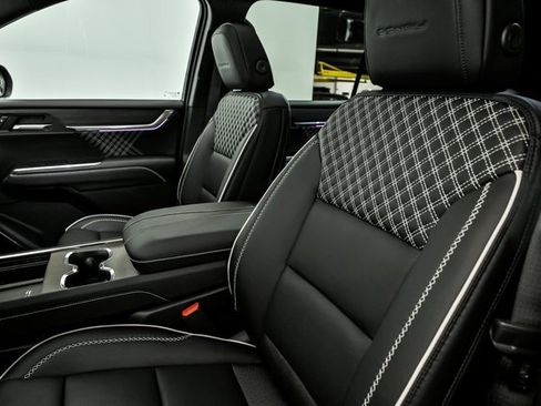 New 2026 GMC Acadia Denali w/ Super Cruise Package image 8