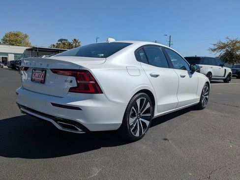 Used 2022 Volvo S60 B5 Momentum image 5