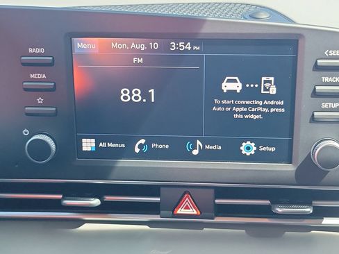Used 2025 Hyundai Elantra SE FWD image 15