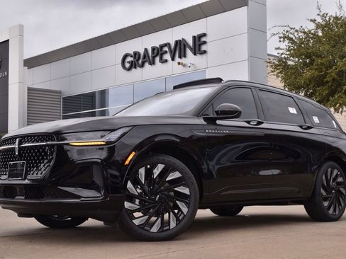 New 2026 Lincoln Nautilus Reserve w/ Jet Appearance Package image 1