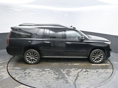 Used 2020 Cadillac Escalade ESV Platinum w/ Escalade Sport Edition image 44